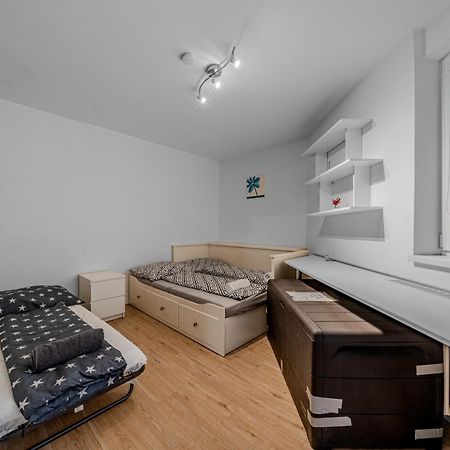 Huge Apartment Next To Train Station Close To The City Center Bratislava Esterno foto