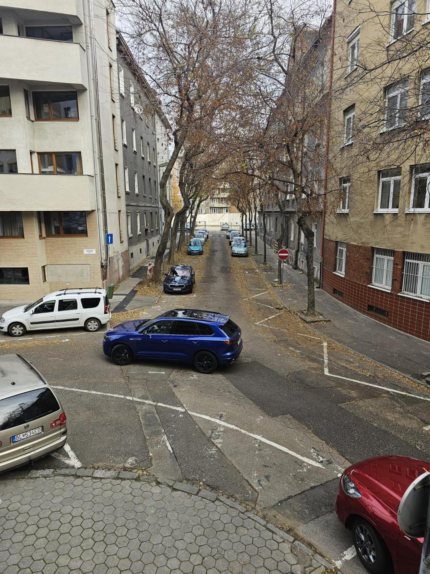 Huge Apartment Next To Train Station Close To The City Center Bratislava Esterno foto