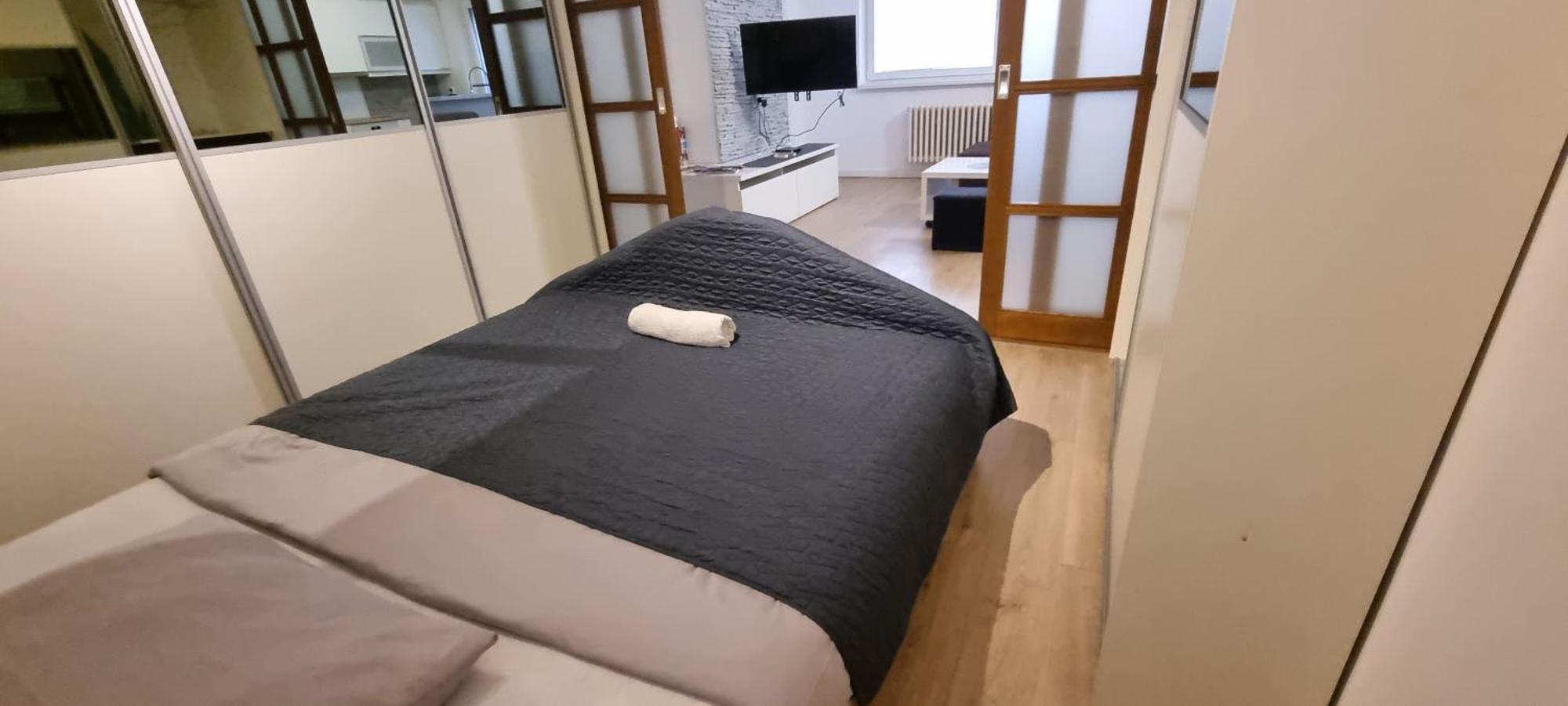Huge Apartment Next To Train Station Close To The City Center Bratislava Esterno foto