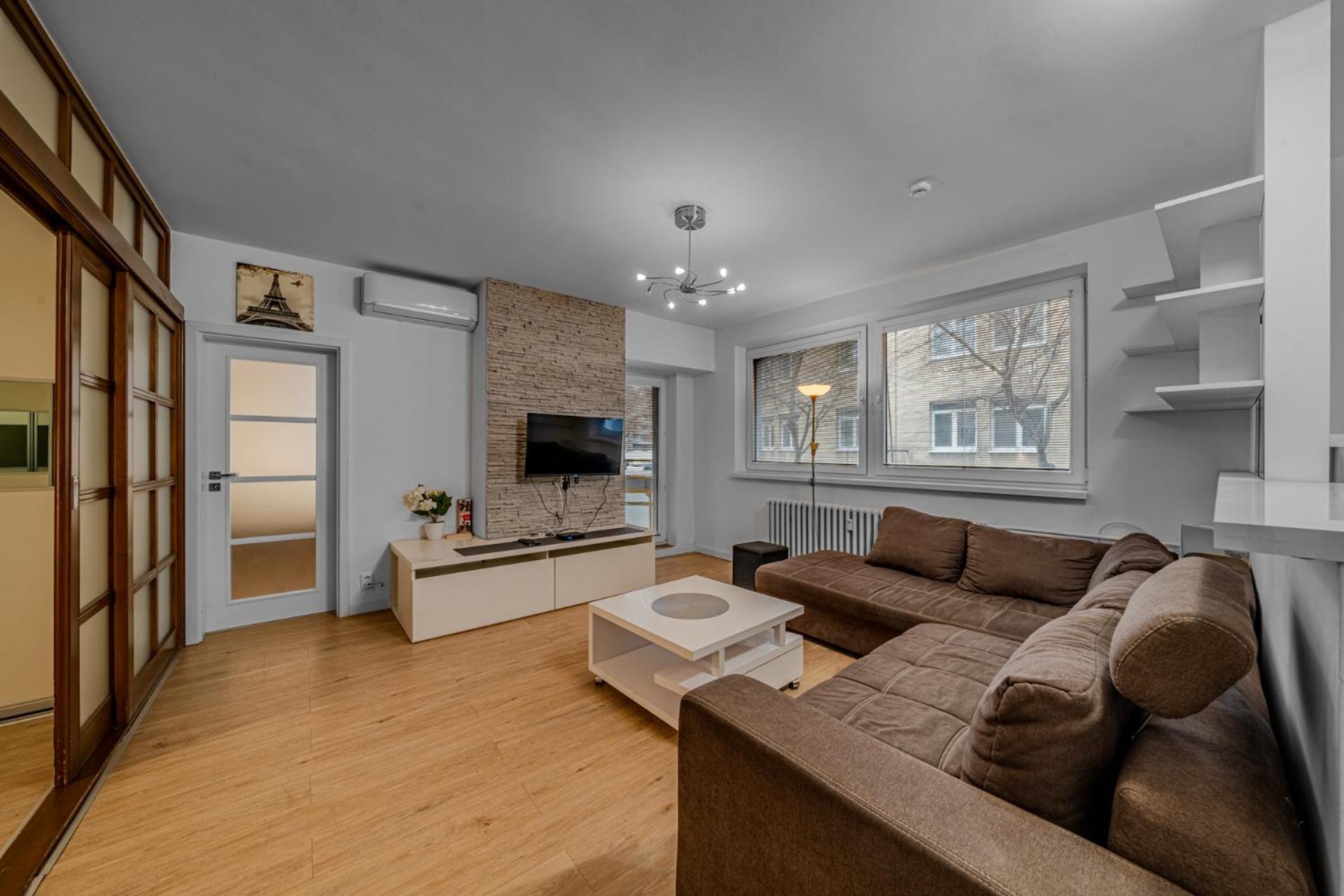 Huge Apartment Next To Train Station Close To The City Center Bratislava Esterno foto