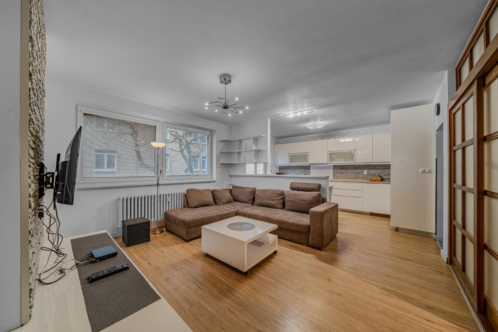 Huge Apartment Next To Train Station Close To The City Center Bratislava Esterno foto