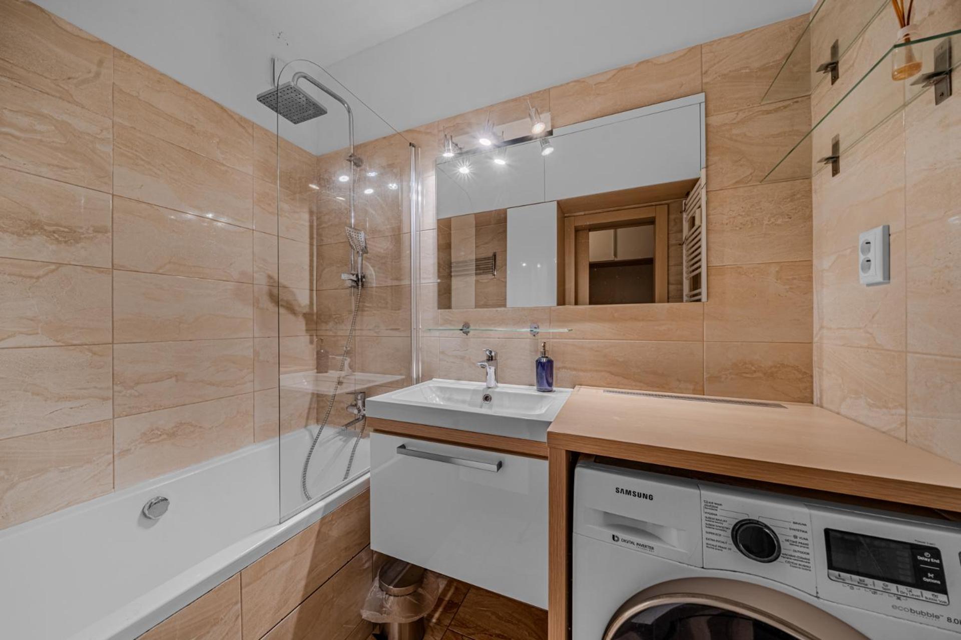 Huge Apartment Next To Train Station Close To The City Center Bratislava Esterno foto